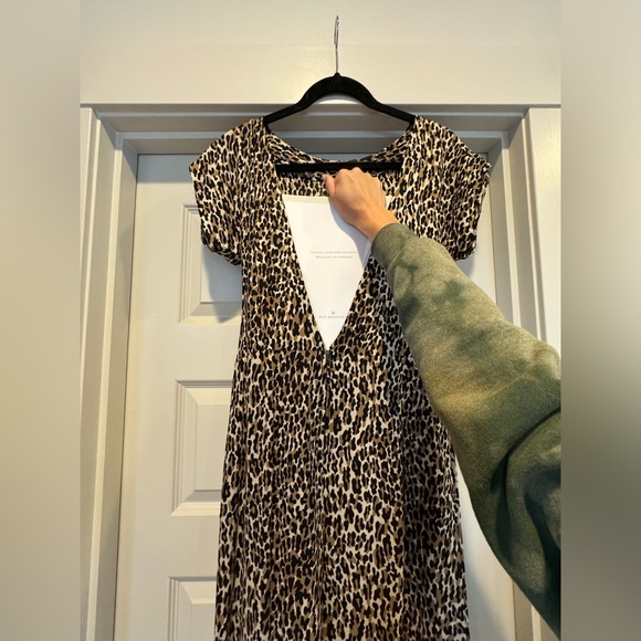 LEOPARD WOMANS DRESS. Size 4-6 - Picture 2 of 4